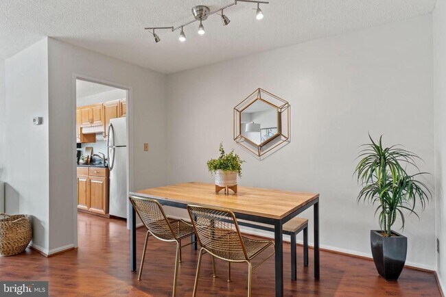 Foto del edificio - 1600 N Oak St