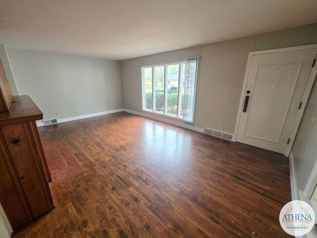 Foto del edificio - 3 Bedroom / 2 Bath House - NEAR CAPAHA PARK