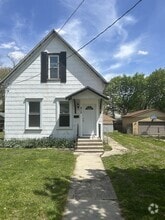 Building Photo - 412 S Gardiner Ave
