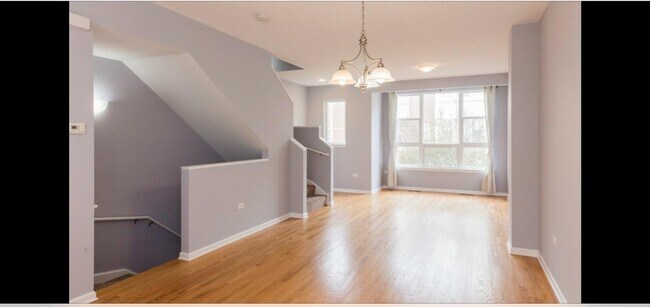 Building Photo - 3224 N Kilbourn Ave
