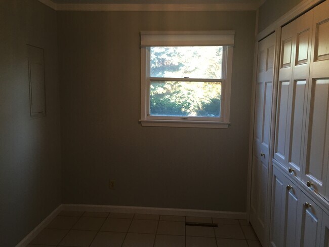 Foto del edificio - 7799 Surrey Ln