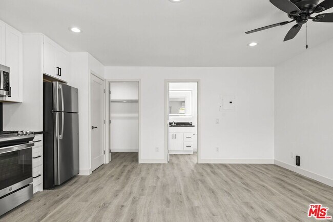 Foto del edificio - 1051 Gill Ave