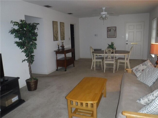 Foto del edificio - 8347 Brentwood Rd