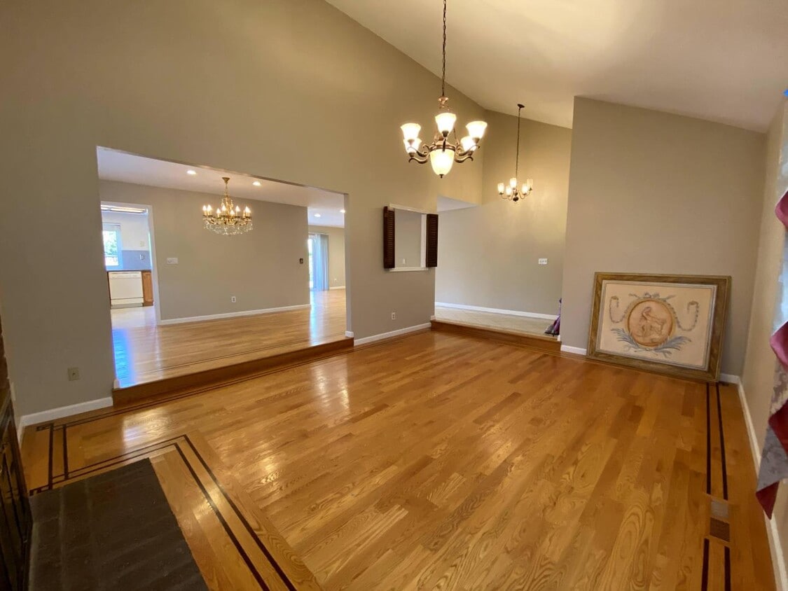 Building Photo - 503 Glasgow Ct