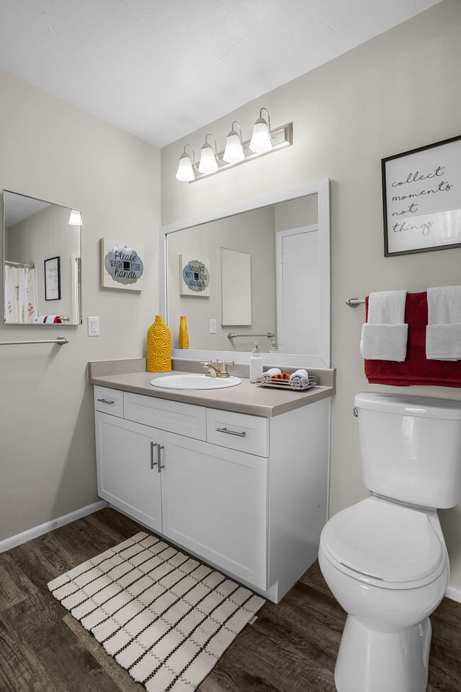 Building Photo - Mountain Shadows