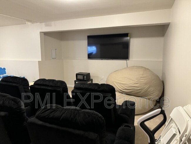 Building Photo - 11464 Westmont Ct