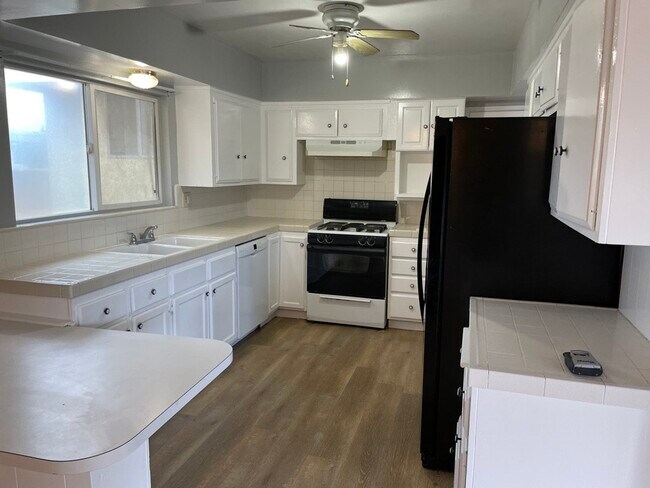 Building Photo - 14920 Eastwood Avenue, Unit A
