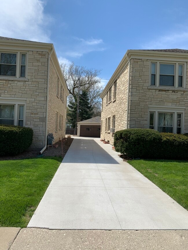 driveway - 925 Glenview Ave