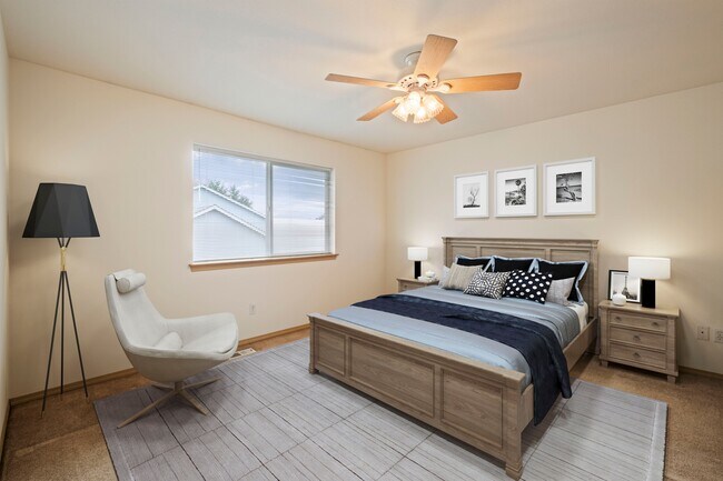 Dormitorio principal relajante - 6816 152nd Street Ct E