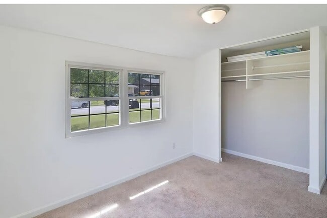 Building Photo - 2715 Farnsworth Dr