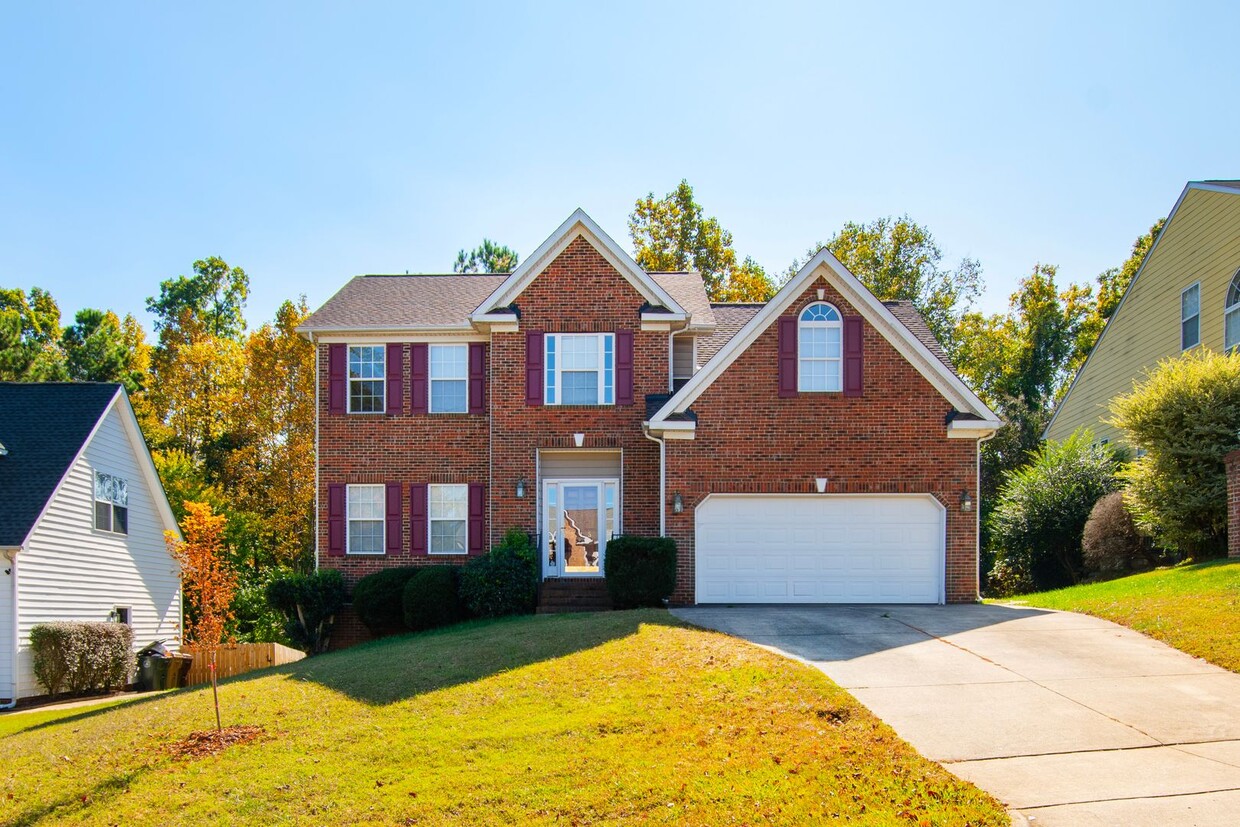 Foto principal - Charming 3-Bedroom Home in Prime Raleigh L...