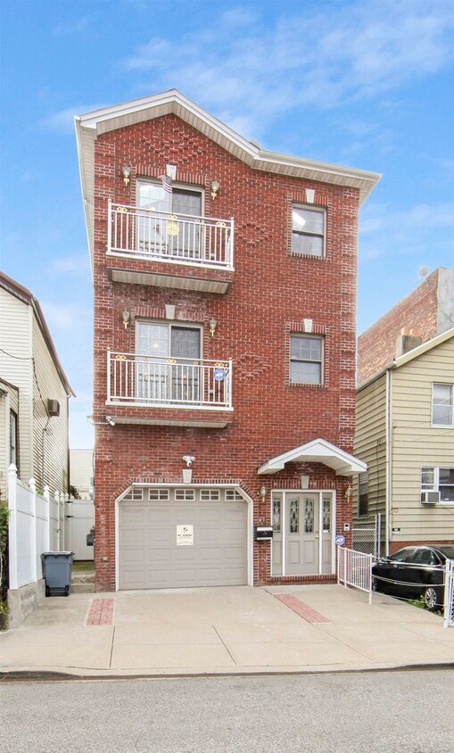Primary Photo - 61 Stuyvesant Ave