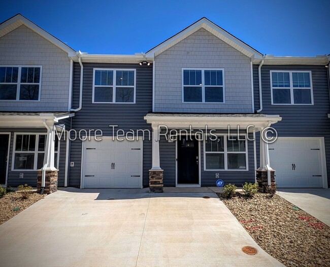 Foto del edificio - *** MOVE IN SPECTIAL *** Elegant New 3BR T...