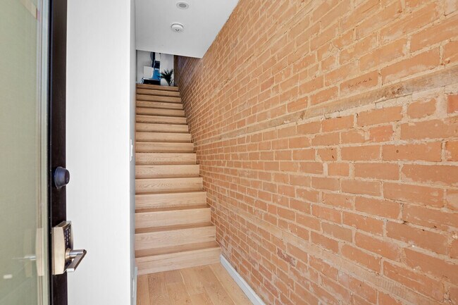 Photo du bâtiment - 108 Gladstone Ave