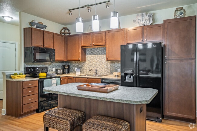 2BR, 2BA - 1,271SF - Kitchen - Blue Heron Living Apartment Homes