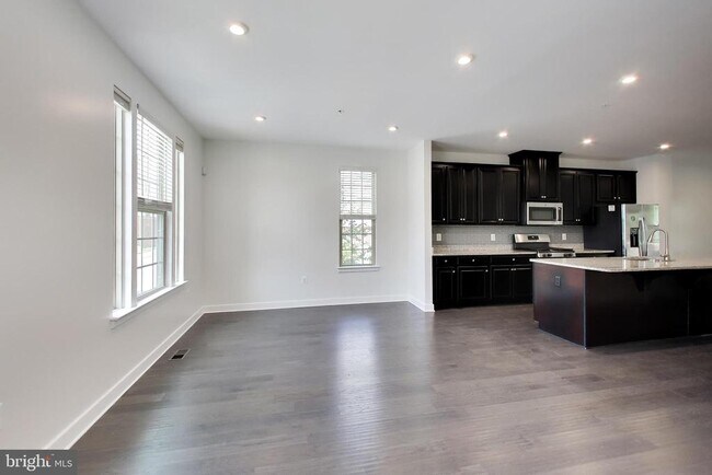Building Photo - 8012 Spring Arbor Dr