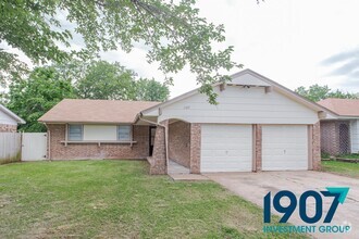 Building Photo - 1127 Berwyck Dr