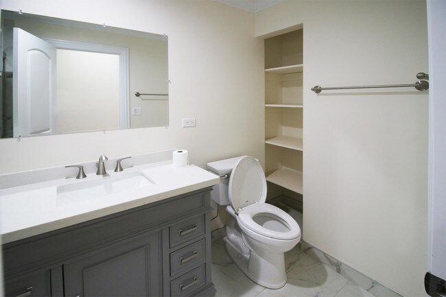 Foto del edificio - 4942 N Kimball Ave