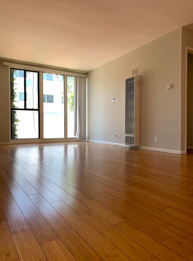 Building Photo - 702 Manhattan Beach Blvd