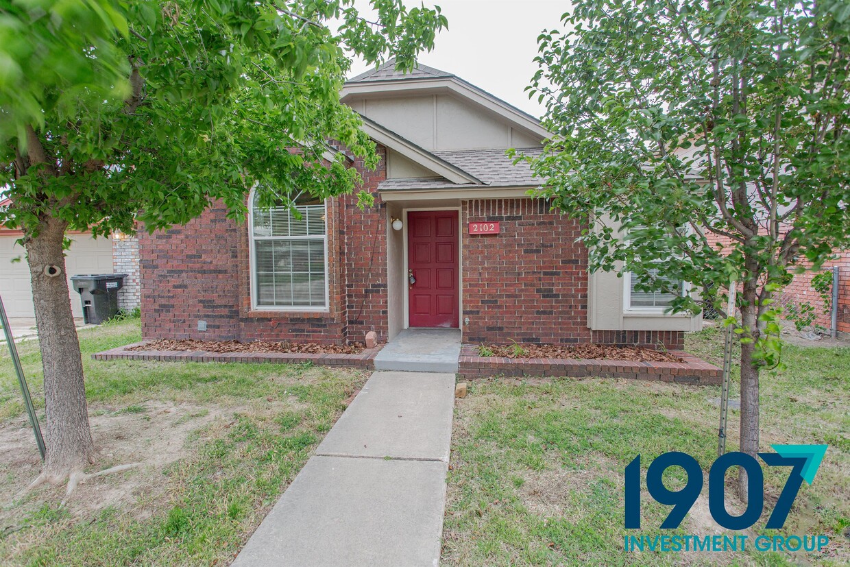 Primary Photo - 2102 Briarcliff Dr