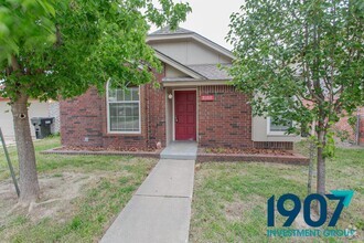 Building Photo - 2102 Briarcliff Dr