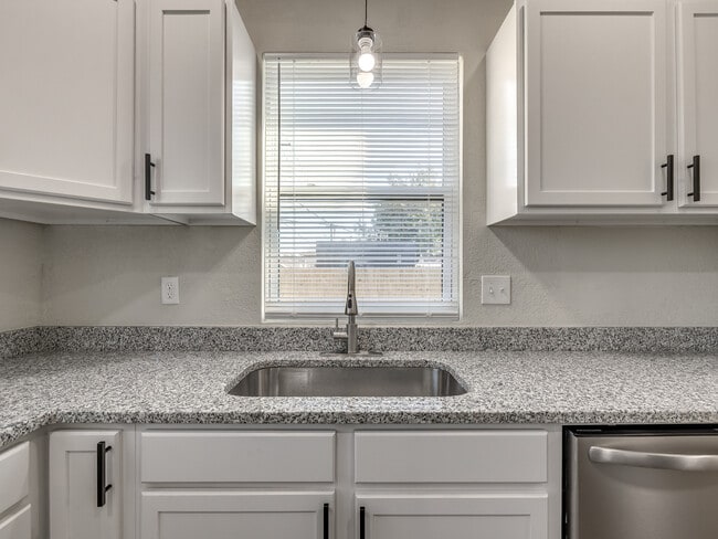 Foto del edificio - 146 N Donald Ave