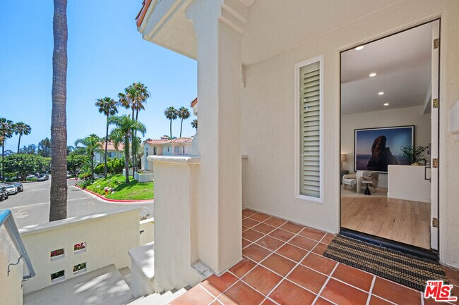 Foto del edificio - 6475 Zuma View Pl