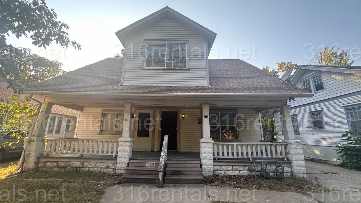 Primary Photo - $695- 2 bed 1 bath - Newly Remodeled Duplex