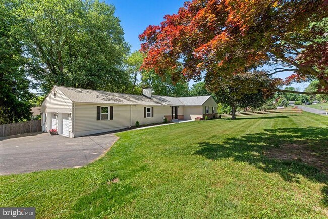 Foto del edificio - 14906 Dunstan Ln