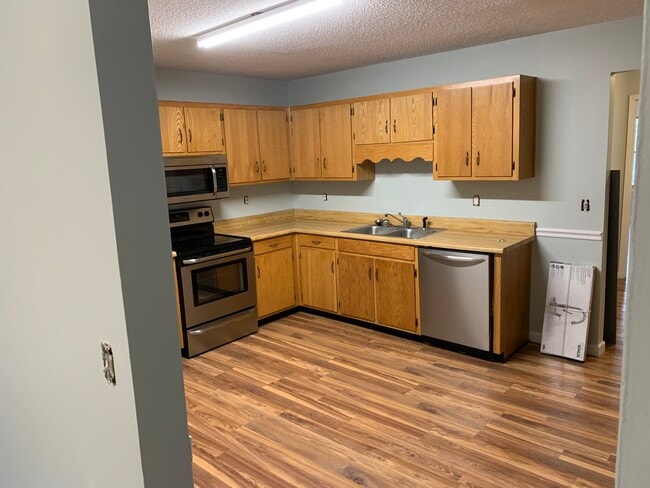 Building Photo - 5211 Dalton Pike SE