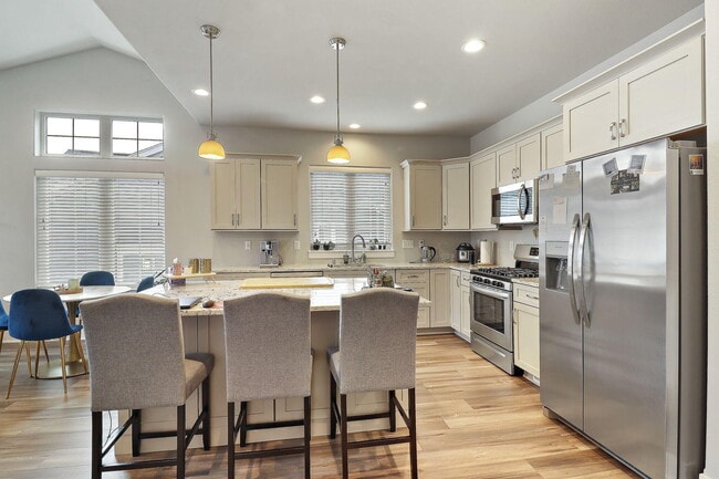 Building Photo - 4706 S Cottage Ln