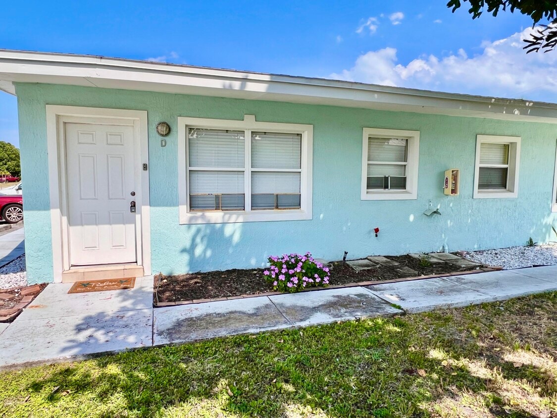 209 Pierce Ave Unit D, Cape Canaveral, FL 32920 Condo for Rent in