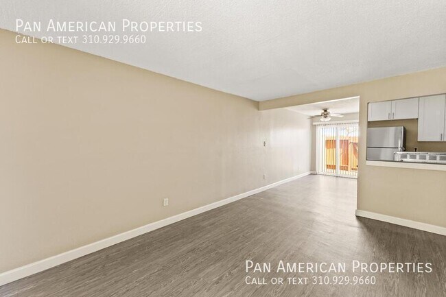Foto del edificio - 8183 McFadden Ave