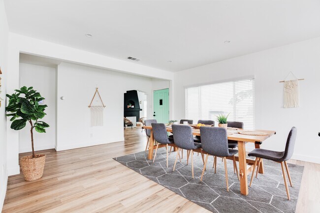Foto del edificio - 2422 W 77th St