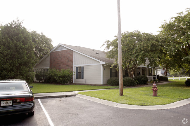 Building Photo - Marion Manor Apartments