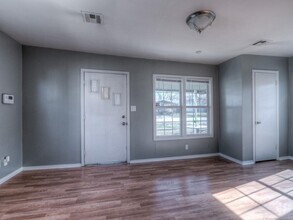 Building Photo - 4716 S 30th W Ave