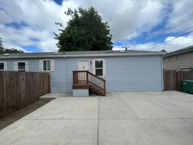Foto del edificio - Available now! 2 bed/2 bath Close to Downtown Lodi