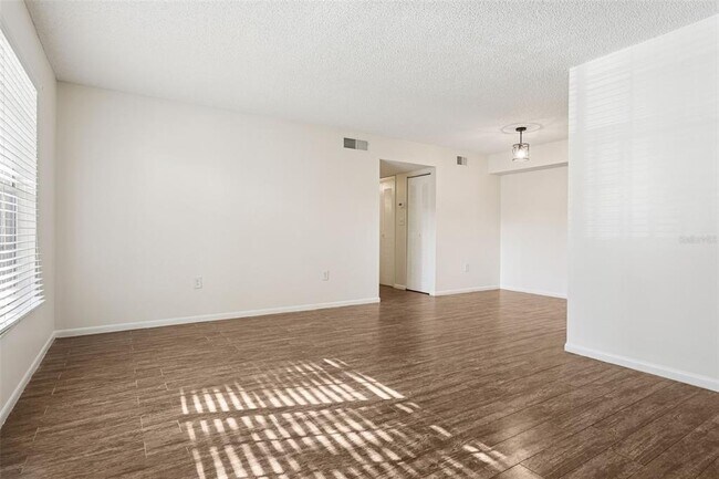 Foto del edificio - 2690 Coral Landings Blvd