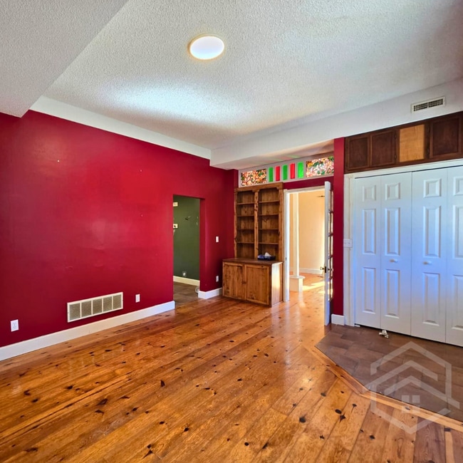 Building Photo - 1-Bedroom Available in Otterville!!