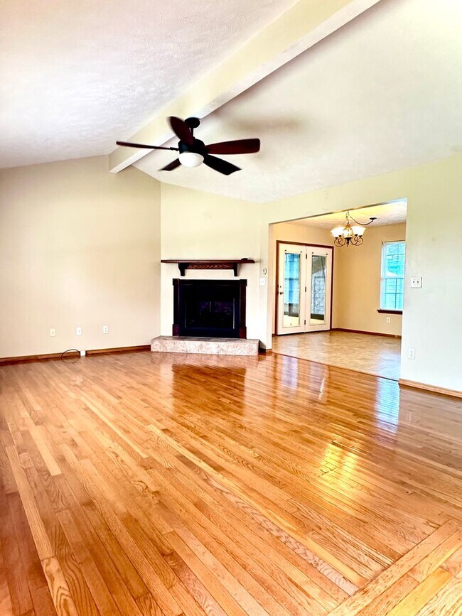 Building Photo - Ask about our Move in Special/ HALF off yo...