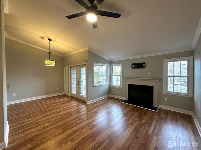 Building Photo - 437 Edpas Rd