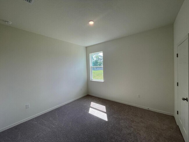 Foto del edificio - 2133 SE Flanders Rd