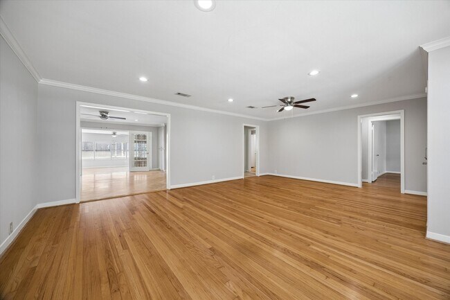 Foto del edificio - 8511 Bluegate St