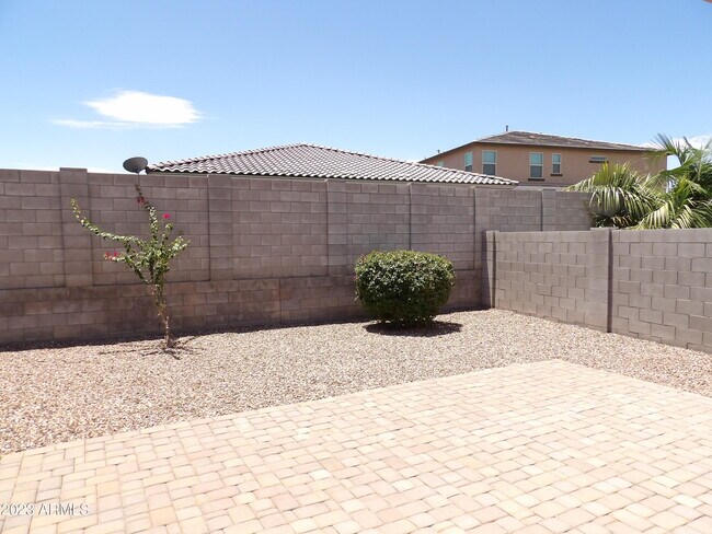 Foto del edificio - 2117 W Garland Dr