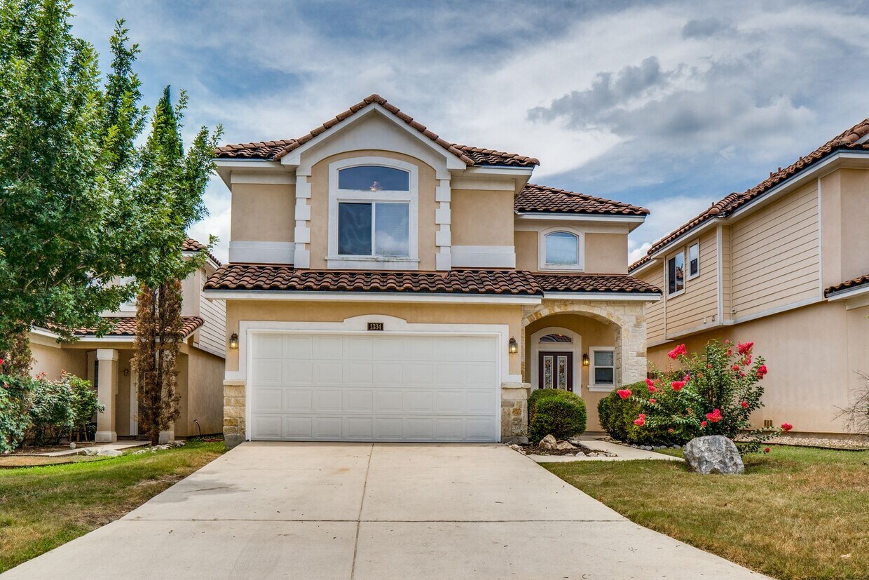 Foto principal - 3 Bedroom 2.5 Bath Mediterranean Home in N...