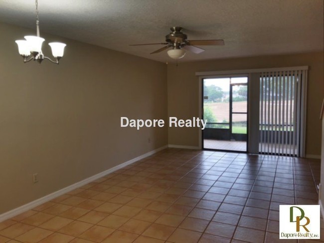 Building Photo - Remodeled  Upgraded 2 Bed with Screen Porch