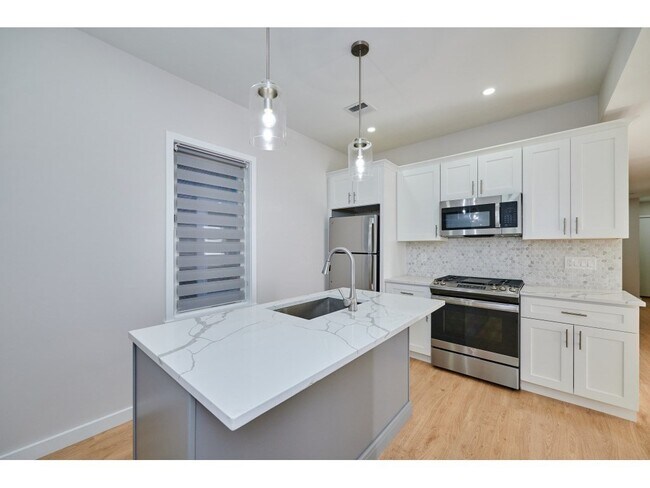 Building Photo - 7 Transit St