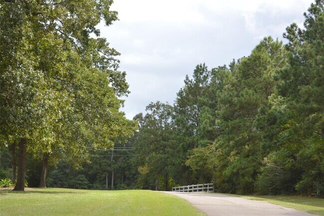 Building Photo - 25310 Bluff View Ct