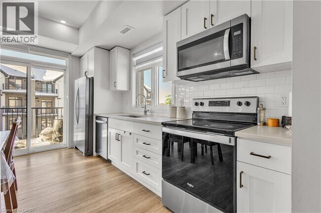 Photo du bâtiment - 405 Myers Rd