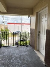 Building Photo - 1550 W 7th Ct